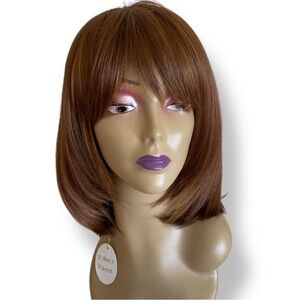 Synthetic Chin Length Bob Wig Color P4/27/30
NWT Chic Trendy Minimalist …